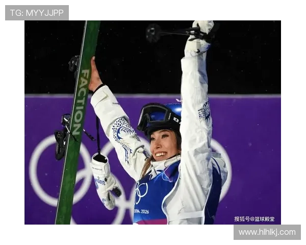 谷爱凌逆袭从第20名跃至第5 中国队全员进决赛